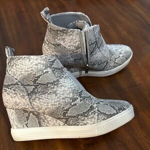 Snake skin wedge sneaker